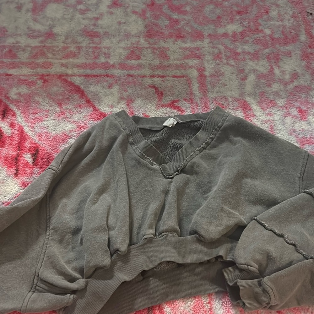 Super cute and comfy cropped hoodie